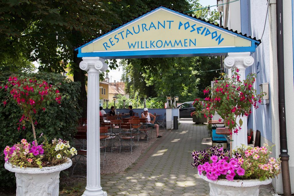 Hotel Blauer Karpfen Oberschleißheim Exteriör bild