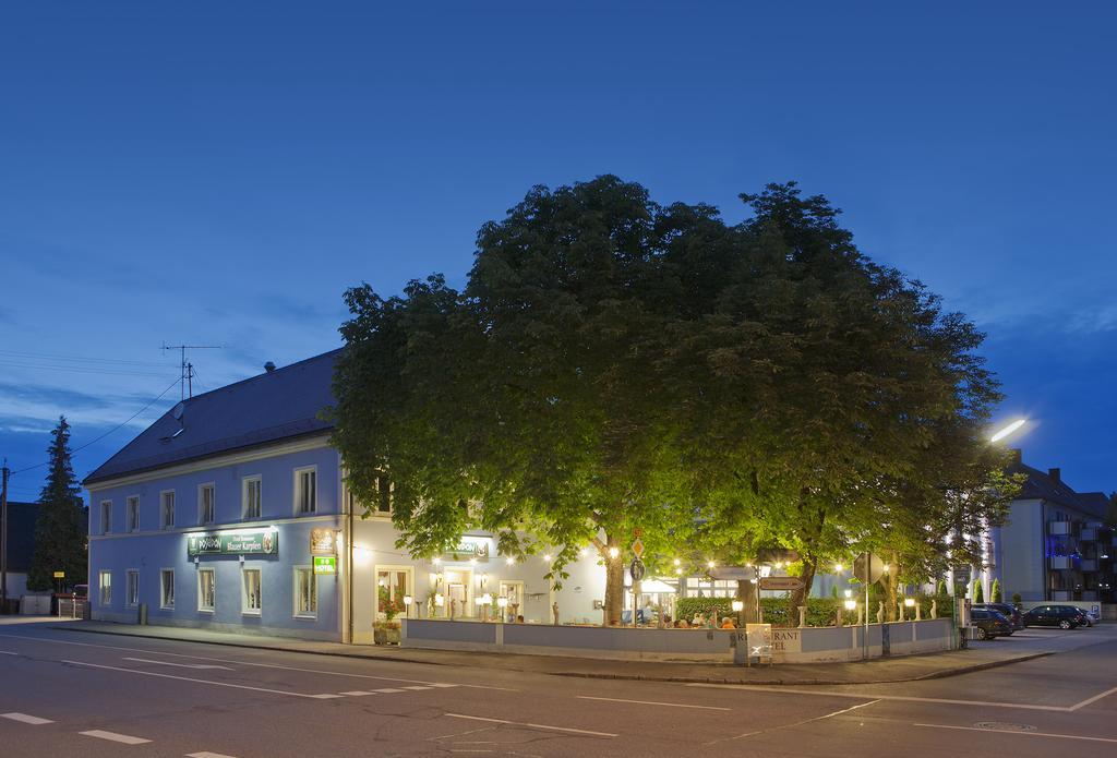 Hotel Blauer Karpfen Oberschleißheim Exteriör bild