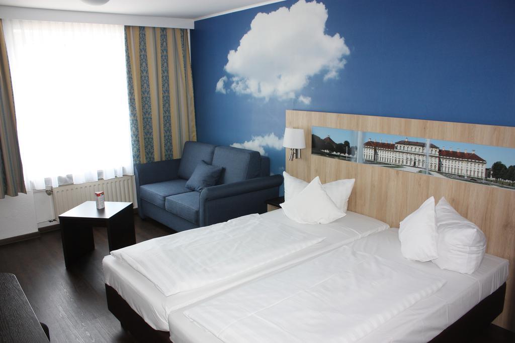 Hotel Blauer Karpfen Oberschleißheim Rum bild