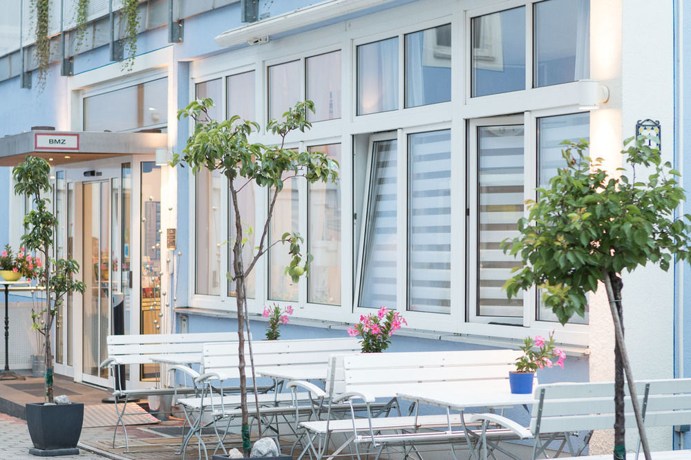 Hotel Blauer Karpfen Oberschleißheim Exteriör bild