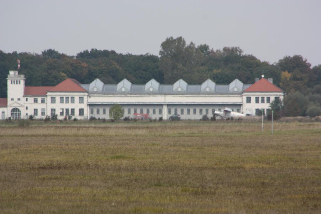 Hotel Blauer Karpfen Oberschleißheim Exteriör bild