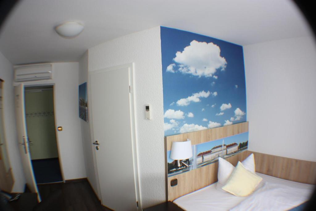 Hotel Blauer Karpfen Oberschleißheim Exteriör bild